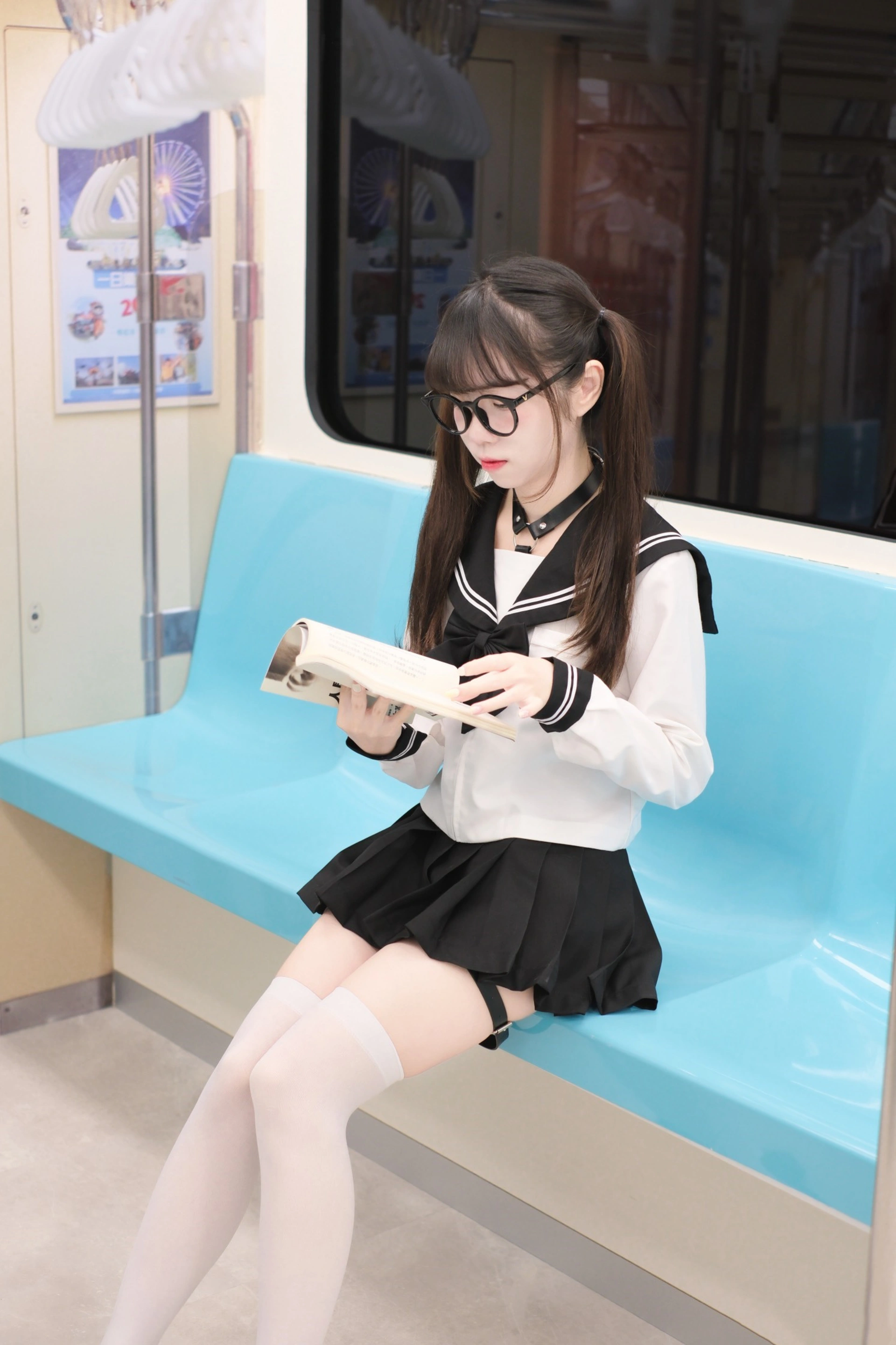 可可小白兔 – NO.011 電車上の女高中生 1